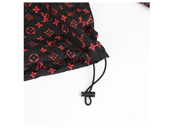 Louis Vuitton Giacca con cappuccio in nylon con monogramma rosso - vista 9