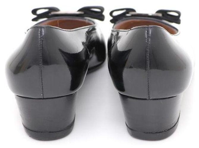 Salvatore Ferragamo Scarpe da donna in pelle lucida con logo Bar Nero - vista 4