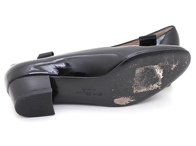 Salvatore Ferragamo Scarpe da donna in pelle lucida con logo Bar Nero - vista 5