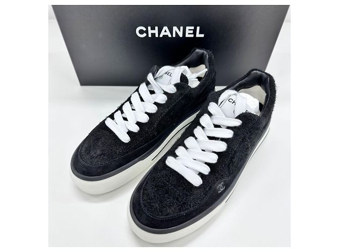 Chanel Sneakers in Velluto e Scamosciato da Uomo Nero Multicolore - vista 2