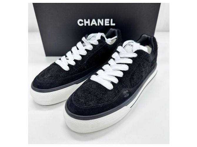 Chanel Sneakers in Velluto e Scamosciato da Uomo Nero Multicolore - vista 3