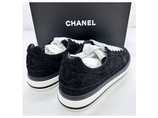 Chanel Sneakers in Velluto e Scamosciato da Uomo Nero Multicolore - vista 5