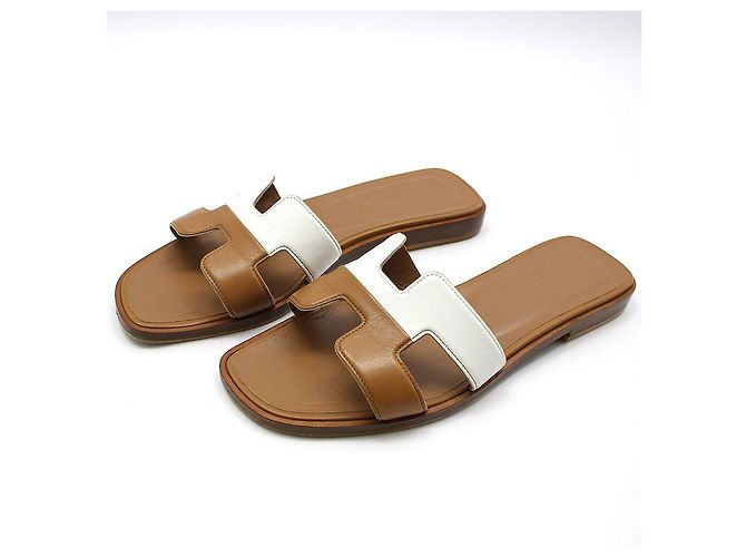Sandali Oran Hermès in pelle marrone e bianca - vista 2