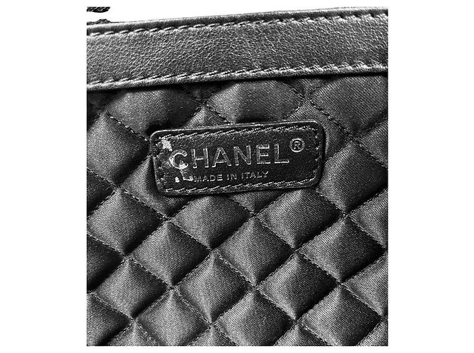 Chanel Schultertasche mit Big CC Kette in Schwarz - Ansicht 8