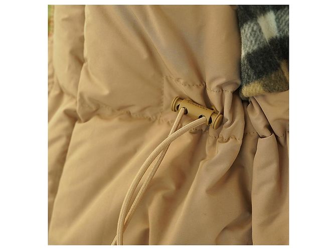Burberry Casaco longo acolchoado com enchimento de penas e capuz removível Bege Marrom - vista 24