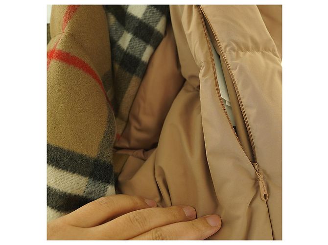 Burberry Casaco longo acolchoado com enchimento de penas e capuz removível Bege Marrom - vista 25