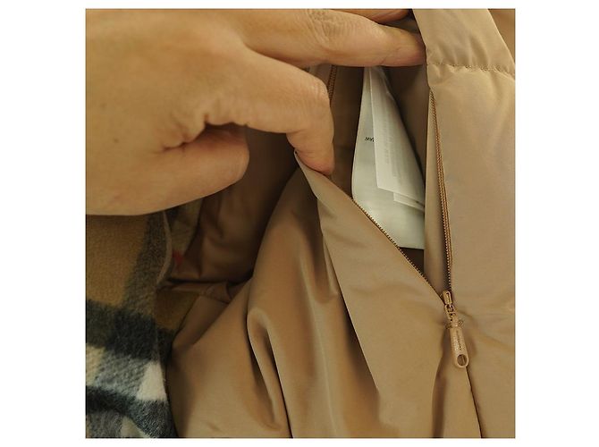 Burberry Casaco longo acolchoado com enchimento de penas e capuz removível Bege Marrom - vista 26