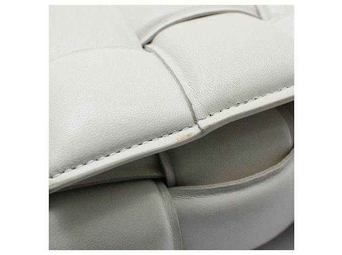 Bottega Veneta Bolsa transversal cassette com corrente acolchoada Branco - vista 7