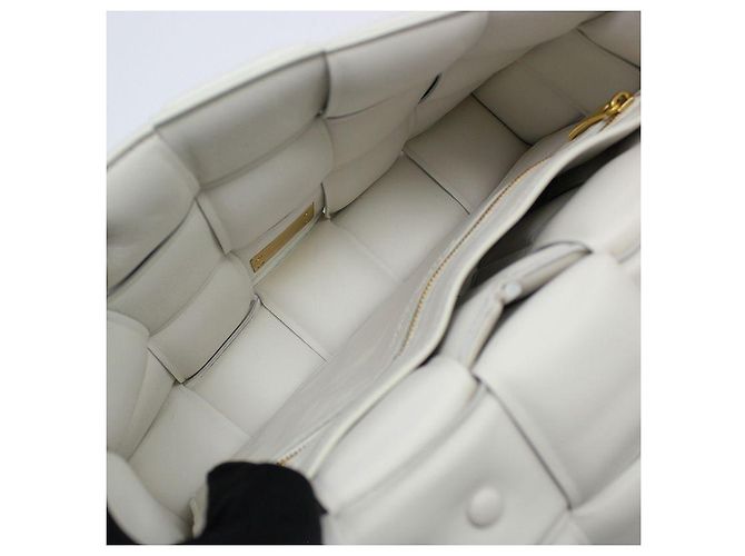 Bottega Veneta Bolsa transversal cassette com corrente acolchoada Branco - vista 9