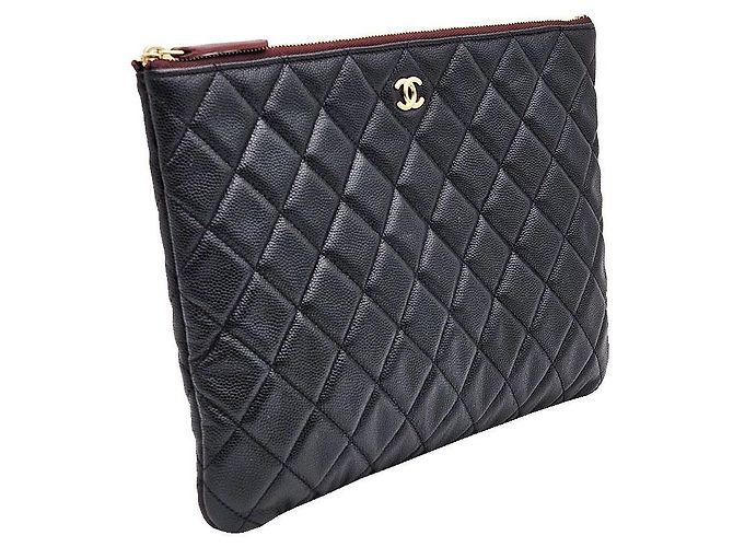 Chanel Clutch Classic New Medium in Caviar Nero e Oro - vista 3