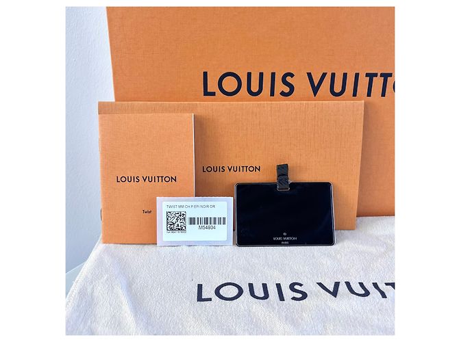 Louis Vuitton Borsa Twist MM Epi Gold Black Nero - vista 12