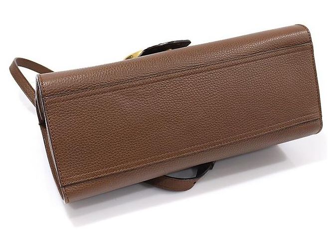 Gucci Kleiner GG Marmont Top Handle aus braunem Leder - Ansicht 4