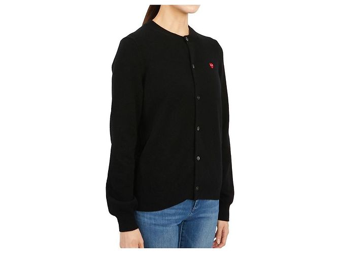 Comme Des Garcons AZ Wollstrickjacke für Damen mit Mini-Herz-Aufnäher in Rot Schwarz - Ansicht 5