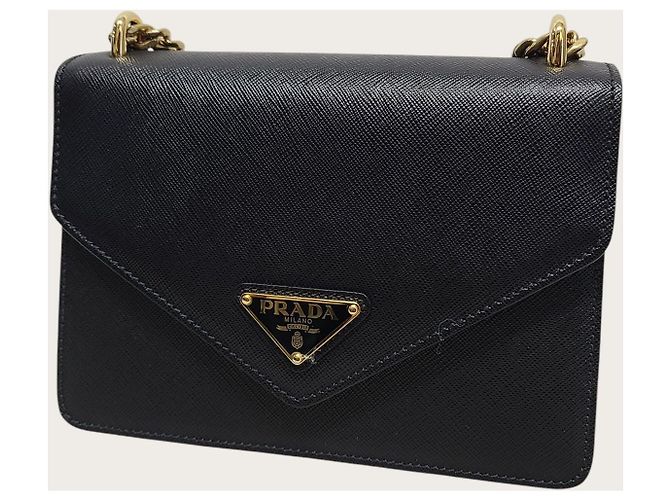 Prada Borsa a tracolla a bustina con catena e logo triangle in Saffiano nero - vista 2