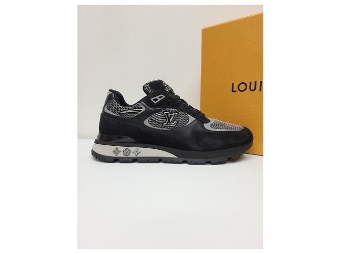 Louis Vuitton Sneakers Runaway in scamosciato e mesh nero LV - vista 2