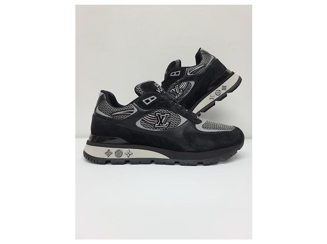 Louis Vuitton Sneakers Runaway in scamosciato e mesh nero LV - vista 3
