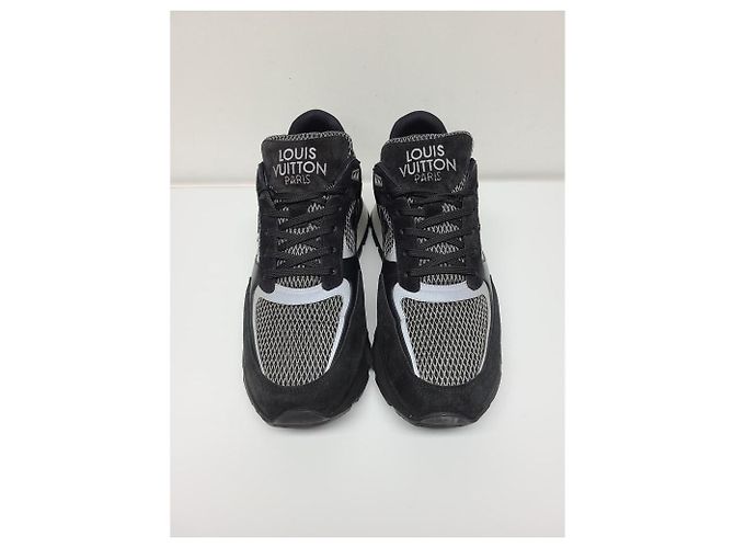 Louis Vuitton Sneakers Runaway in scamosciato e mesh nero LV - vista 4