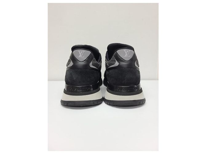 Louis Vuitton Sneakers Runaway in scamosciato e mesh nero LV - vista 5