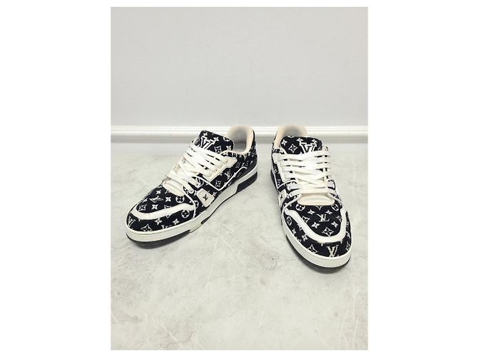 Louis Vuitton Tênis LV Trainer em têxtil monograma preto - vista 2