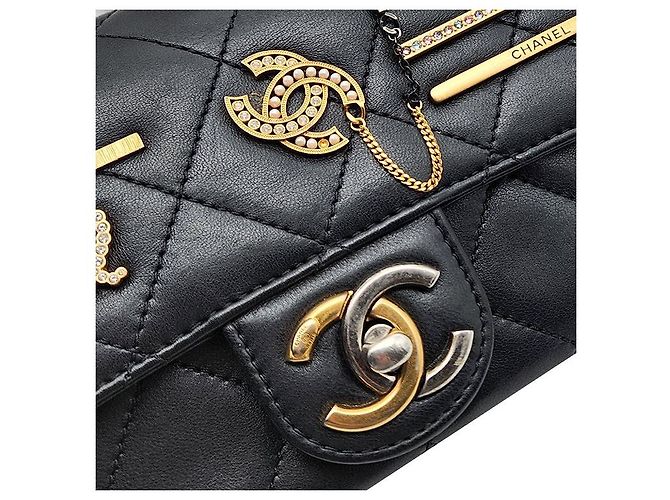 Borsa a tracolla con catena e decorazione charm Chanel Nero - vista 8