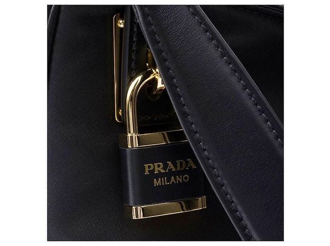 Prada Borsa a tracolla Emme Large in Re-Nylon e pelle ODO Nero - vista 13