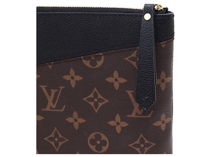 Louis Vuitton Clutch Daily Pouch Nero - vista 4
