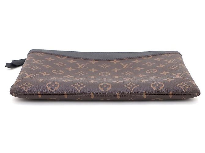 Louis Vuitton Clutch Daily Pouch Nero - vista 6
