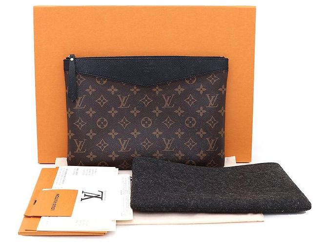 Louis Vuitton Clutch Daily Pouch Nero - vista 8