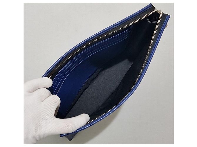 Louis Vuitton Pochette Voyage MM Clutch Blu - vista 8