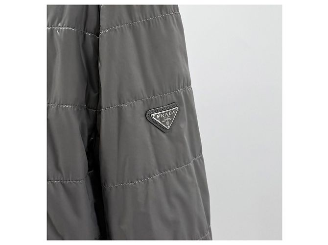 Prada Leichte Nylon-Steppjacke mit Dreieckslogo für Damen Silber - Ansicht 7