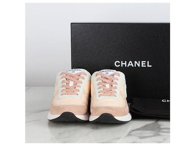 Chanel Baskets en daim style tennis rose - vue 2