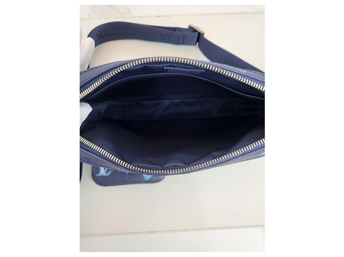 Louis Vuitton Borsa a tracolla Messenger Water Trio Blu - vista 9