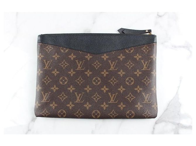 Louis Vuitton Clutch Daily Pouch Black Marrone - vista 8