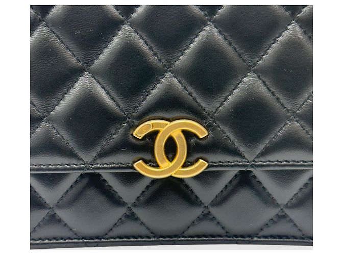 Chanel Season Candy WOC aus schwarzem Lammleder mit Goldhardware - Ansicht 11