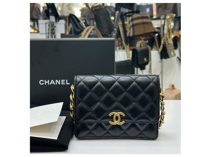 Chanel Season Candy WOC aus schwarzem Lammleder mit Goldhardware - Ansicht 3