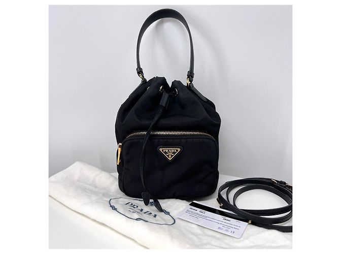 Prada Borsa bucket in nylon con logo a triangolo nero - vista 2