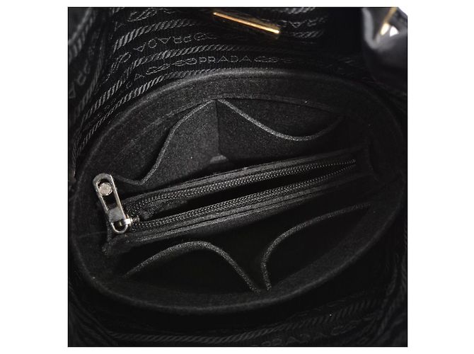 Prada Borsa bucket in nylon con logo a triangolo nero - vista 7