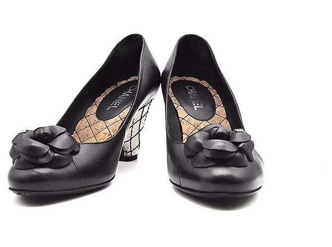 Chanel Décolleté con zeppa in sughero Camellia Nero - vista 2