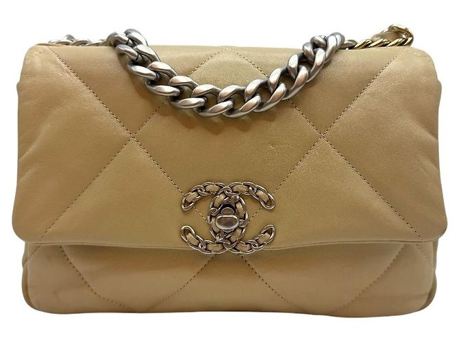 Chanel 19 Chanel Piccola borsa a tracolla in agnello beige Marrone - vista 2
