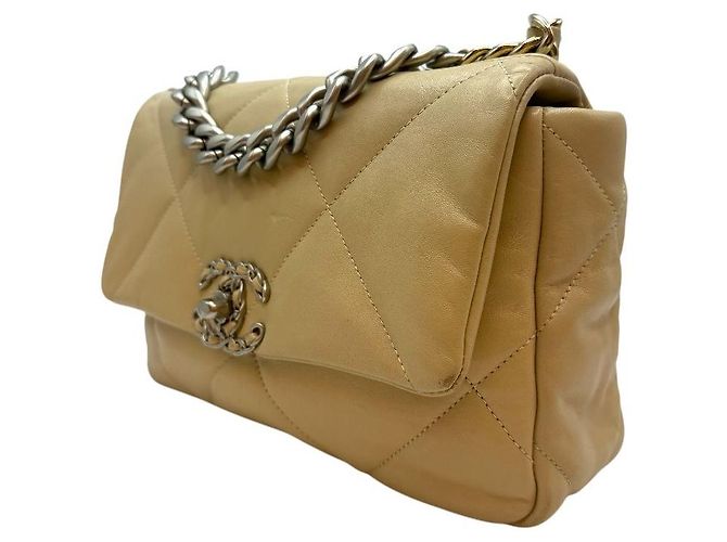 Chanel 19 Chanel Piccola borsa a tracolla in agnello beige Marrone - vista 3