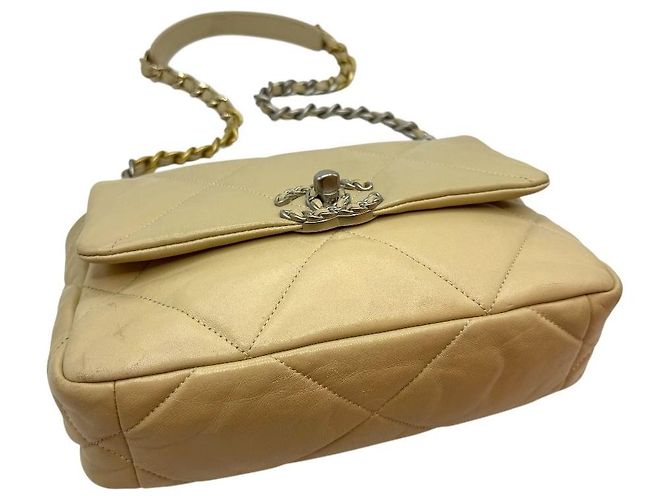 Chanel 19 Chanel Piccola borsa a tracolla in agnello beige Marrone - vista 5