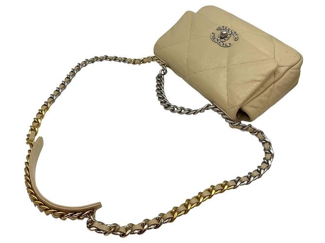 Chanel 19 Chanel Piccola borsa a tracolla in agnello beige Marrone - vista 6