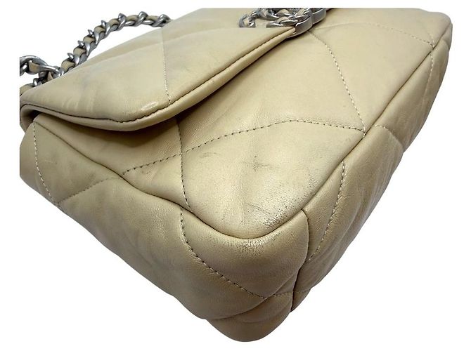 Chanel 19 Chanel Piccola borsa a tracolla in agnello beige Marrone - vista 7