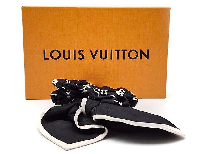 Louis Vuitton Scrunchie Monogram Silhouette Negro - vista 6