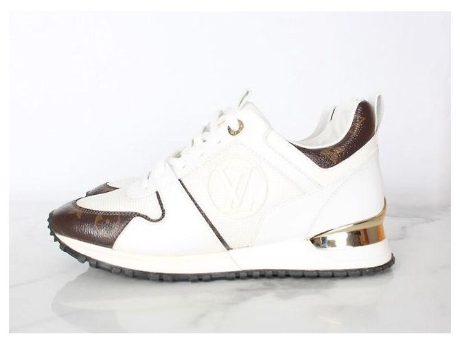 Louis Vuitton Runaway Gold Sneakers White - vista 3