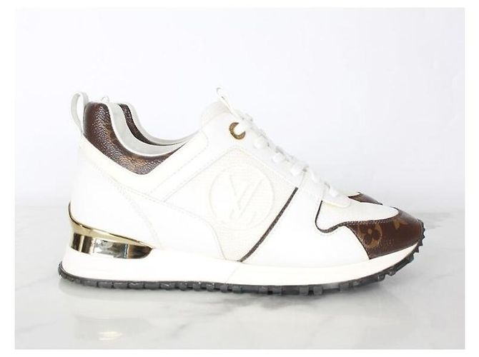 Louis Vuitton Runaway Gold Sneakers White - vista 4