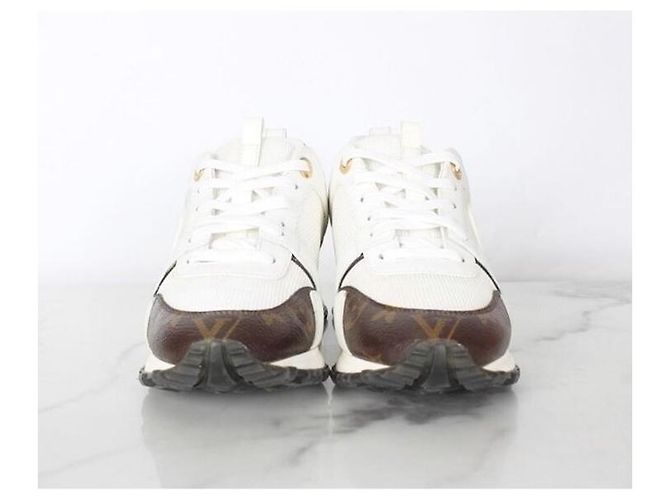 Louis Vuitton Runaway Gold Sneakers White - vista 5