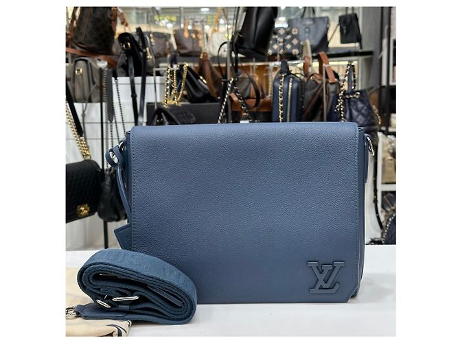 Louis Vuitton Borsa Messenger Aerogram Blue - vista 3