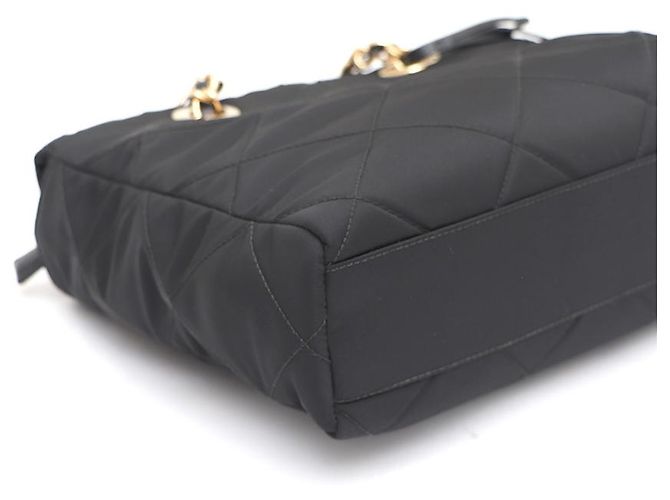 Prada Borsa Tote e Borsa a Spalla in Nylon con Logo Triangle e Catena in Metallo Dorato Nero - vista 13