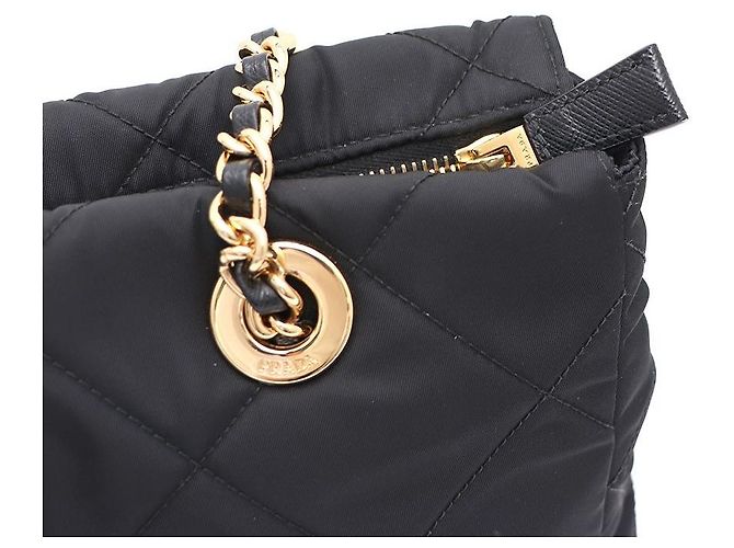 Prada Borsa Tote e Borsa a Spalla in Nylon con Logo Triangle e Catena in Metallo Dorato Nero - vista 4